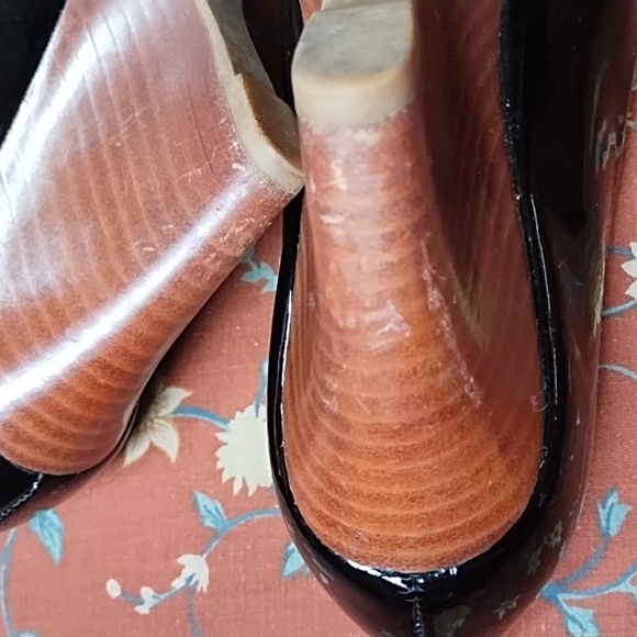 COPY - Tory Burch Black Patent Leather Open Toe T Logo Wedges (7) - Picture 8 of 11